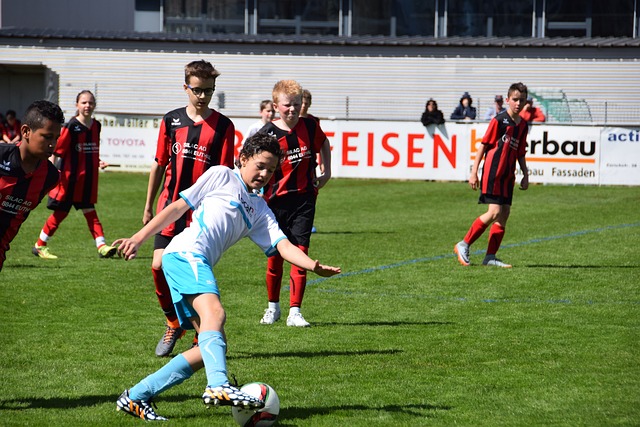 库里：热身时球员通道扔超远三分是跟蒙塔-埃利斯学的.